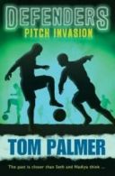 Defenders: Pitch invasion by Tom Palmer (Paperback)