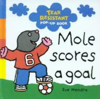 Mole scores a goal by Sue Hendra (Paperback) softback)