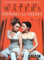 Virago Modern Classics: Tipping the velvet by Sarah Waters (Paperback)