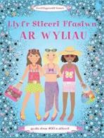 Llyfr Sticeri Ffasiwn: Ar Wyliau By Lucy Bowman, Vici Leyhane, Stella Baggott,