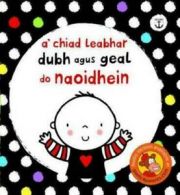 A' chiad leabhar dubh agus geal do naoidheain by Stella Baggott (Board book)