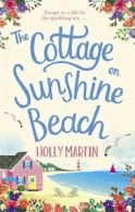 The cottage on Sunshine Beach by Holly Martin (Paperback)