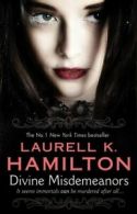 Divine misdemeanors by Laurell K Hamilton (Paperback)