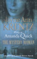 A ladies of Lantern Street novel: The mystery woman by Amanda Quick (Paperback